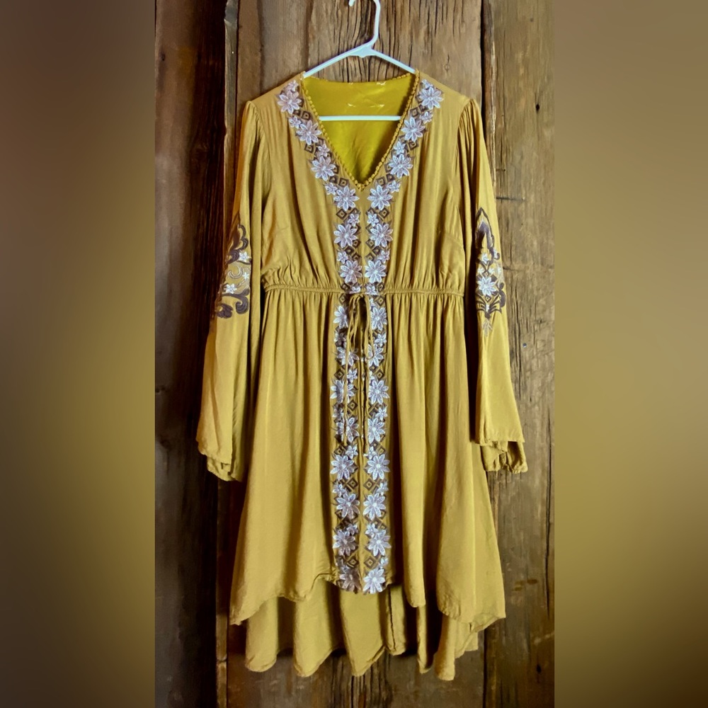 Savanna Jane V-Neck Embroidered Floral
Dress